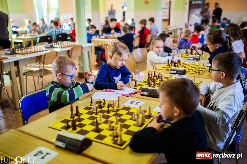 Zdjęcie w galerii na portalu naszraciborz.pl: Szachowy Turniej dzieci do lat 8 i 11. Stawką Puchar Prezydenta wiadomości z regionu
