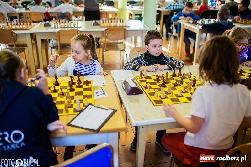 Zdjęcie w galerii na portalu naszraciborz.pl: Szachowy Turniej dzieci do lat 8 i 11. Stawką Puchar Prezydenta wiadomości z regionu