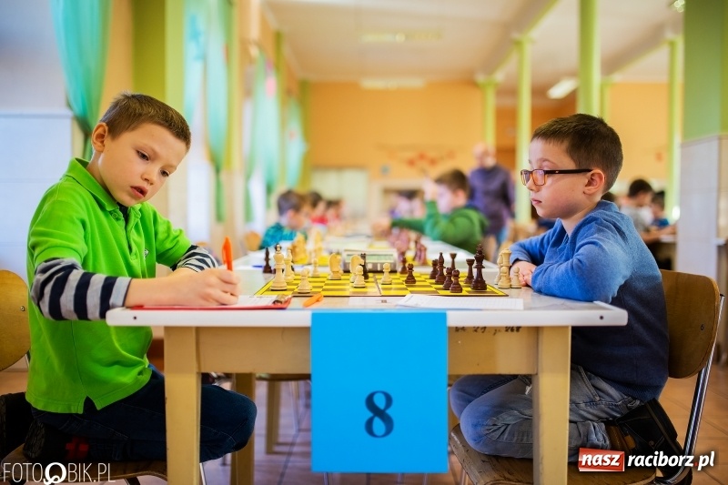 Zdjęcie w galerii na portalu naszraciborz.pl: Szachowy Turniej dzieci do lat 8 i 11. Stawką Puchar Prezydenta wiadomości z regionu