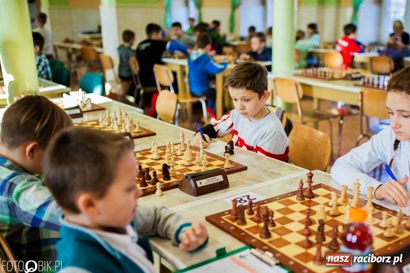 Zdjęcie w galerii na portalu naszraciborz.pl: Szachowy Turniej dzieci do lat 8 i 11. Stawką Puchar Prezydenta wiadomości z regionu