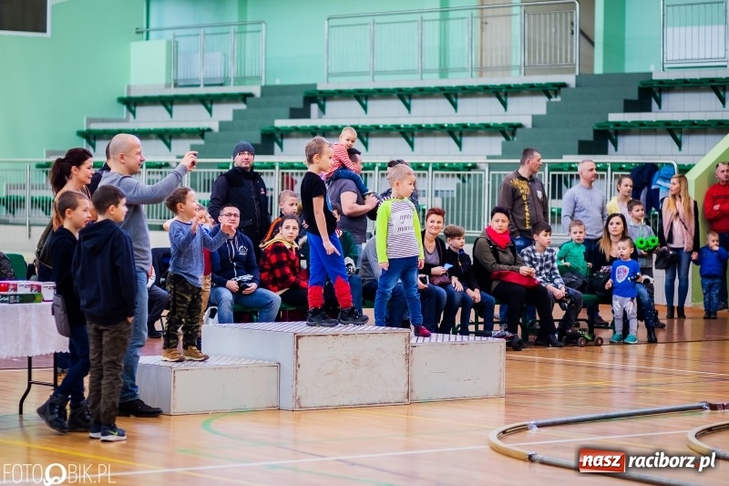 Zdjęcie w galerii na portalu naszraciborz.pl: Mistrzostwa Raciborza Aut Zdalnie Sterowanych oraz zawody na Twistcar w Arenie Rafako wiadomości z regionu