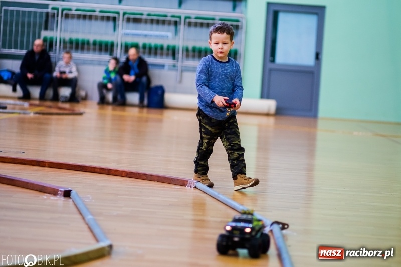 Zdjęcie w galerii na portalu naszraciborz.pl: Mistrzostwa Raciborza Aut Zdalnie Sterowanych oraz zawody na Twistcar w Arenie Rafako wiadomości z regionu