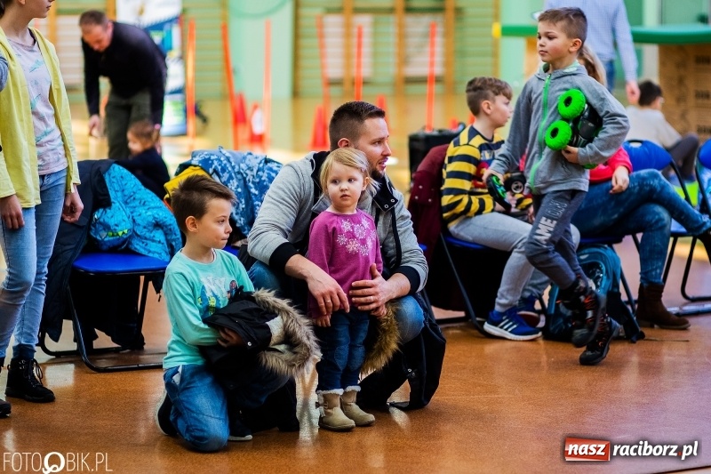 Zdjęcie w galerii na portalu naszraciborz.pl: Mistrzostwa Raciborza Aut Zdalnie Sterowanych oraz zawody na Twistcar w Arenie Rafako wiadomości z regionu