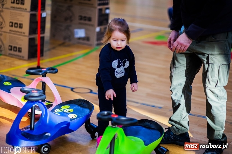 Zdjęcie w galerii na portalu naszraciborz.pl: Mistrzostwa Raciborza Aut Zdalnie Sterowanych oraz zawody na Twistcar w Arenie Rafako wiadomości z regionu