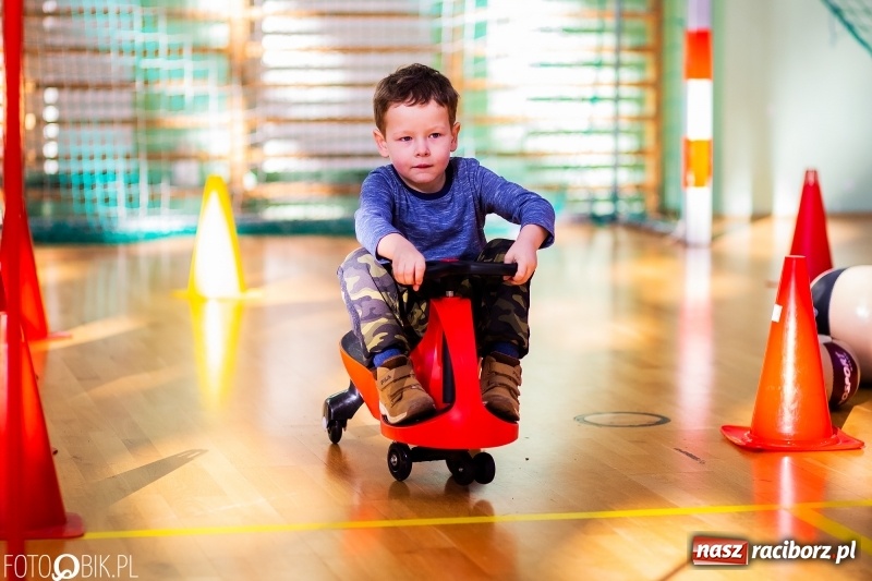 Zdjęcie w galerii na portalu naszraciborz.pl: Mistrzostwa Raciborza Aut Zdalnie Sterowanych oraz zawody na Twistcar w Arenie Rafako wiadomości z regionu