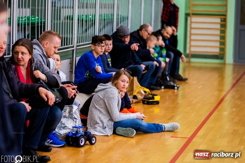 Zdjęcie w galerii na portalu naszraciborz.pl: Mistrzostwa Raciborza Aut Zdalnie Sterowanych oraz zawody na Twistcar w Arenie Rafako wiadomości z regionu