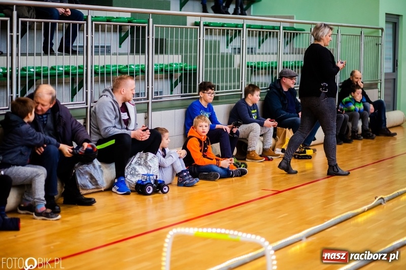 Zdjęcie w galerii na portalu naszraciborz.pl: Mistrzostwa Raciborza Aut Zdalnie Sterowanych oraz zawody na Twistcar w Arenie Rafako wiadomości z regionu
