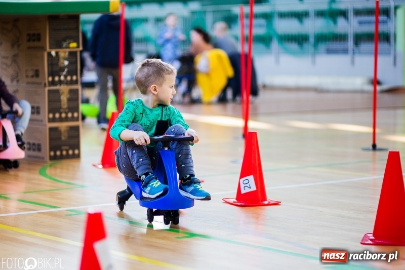 Zdjęcie w galerii na portalu naszraciborz.pl: Mistrzostwa Raciborza Aut Zdalnie Sterowanych oraz zawody na Twistcar w Arenie Rafako wiadomości z regionu