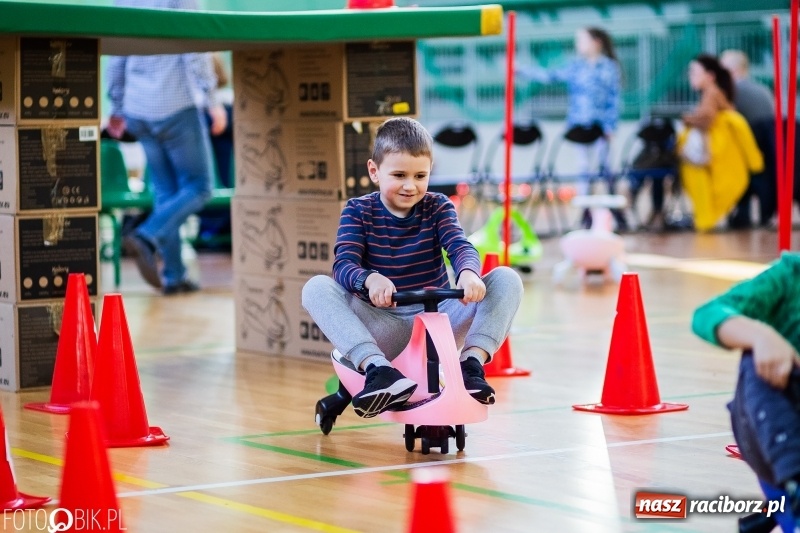 Zdjęcie w galerii na portalu naszraciborz.pl: Mistrzostwa Raciborza Aut Zdalnie Sterowanych oraz zawody na Twistcar w Arenie Rafako wiadomości z regionu