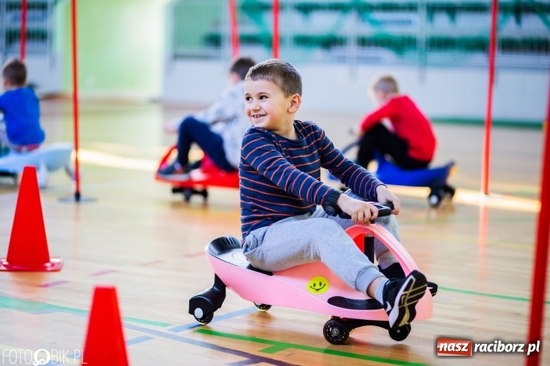 Zdjęcie w galerii na portalu naszraciborz.pl: Mistrzostwa Raciborza Aut Zdalnie Sterowanych oraz zawody na Twistcar w Arenie Rafako wiadomości z regionu