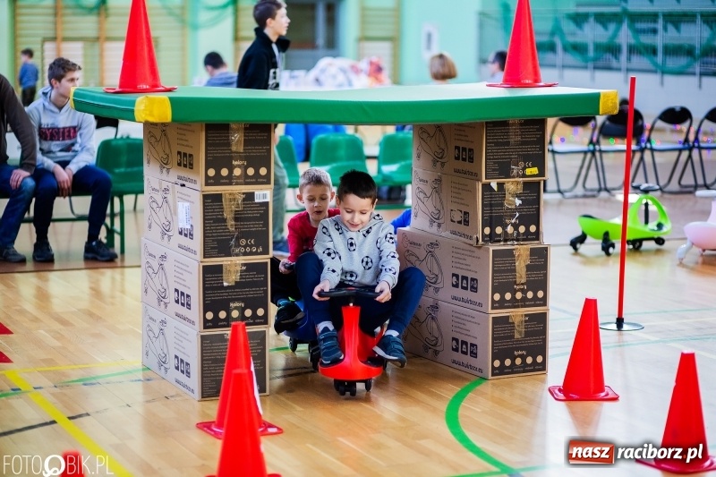 Zdjęcie w galerii na portalu naszraciborz.pl: Mistrzostwa Raciborza Aut Zdalnie Sterowanych oraz zawody na Twistcar w Arenie Rafako wiadomości z regionu