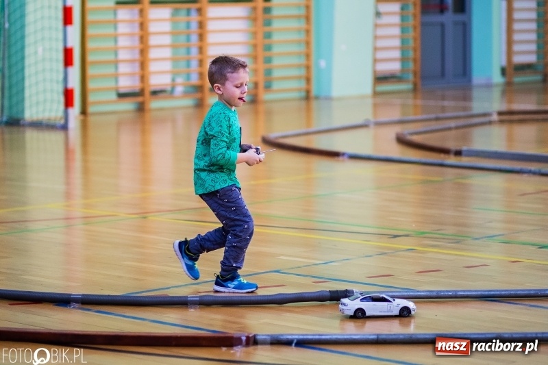 Zdjęcie w galerii na portalu naszraciborz.pl: Mistrzostwa Raciborza Aut Zdalnie Sterowanych oraz zawody na Twistcar w Arenie Rafako wiadomości z regionu
