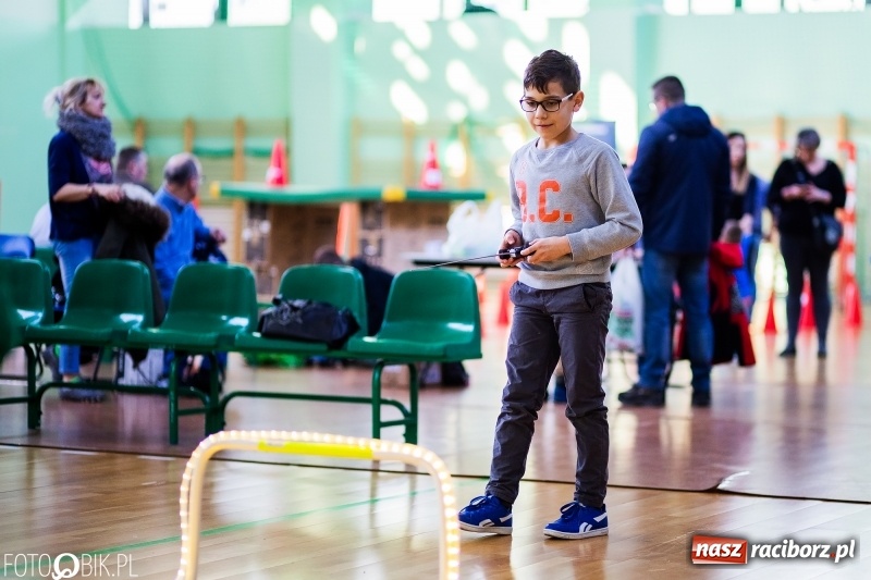 Zdjęcie w galerii na portalu naszraciborz.pl: Mistrzostwa Raciborza Aut Zdalnie Sterowanych oraz zawody na Twistcar w Arenie Rafako wiadomości z regionu