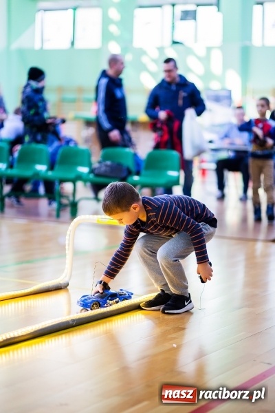 Zdjęcie w galerii na portalu naszraciborz.pl: Mistrzostwa Raciborza Aut Zdalnie Sterowanych oraz zawody na Twistcar w Arenie Rafako wiadomości z regionu