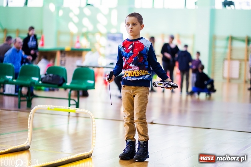 Zdjęcie w galerii na portalu naszraciborz.pl: Mistrzostwa Raciborza Aut Zdalnie Sterowanych oraz zawody na Twistcar w Arenie Rafako wiadomości z regionu