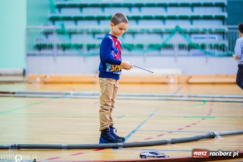 Zdjęcie w galerii na portalu naszraciborz.pl: Mistrzostwa Raciborza Aut Zdalnie Sterowanych oraz zawody na Twistcar w Arenie Rafako wiadomości z regionu