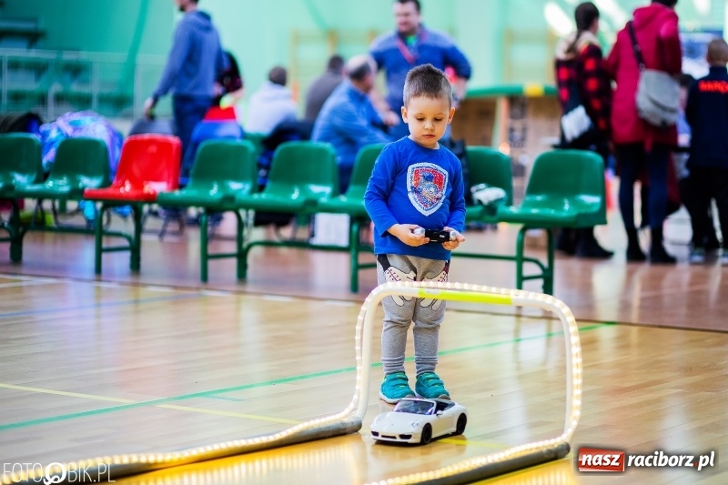 Zdjęcie w galerii na portalu naszraciborz.pl: Mistrzostwa Raciborza Aut Zdalnie Sterowanych oraz zawody na Twistcar w Arenie Rafako wiadomości z regionu