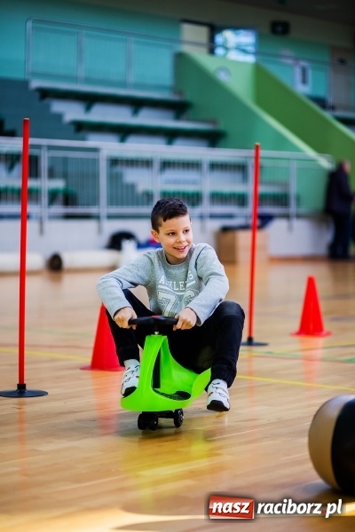 Zdjęcie w galerii na portalu naszraciborz.pl: Mistrzostwa Raciborza Aut Zdalnie Sterowanych oraz zawody na Twistcar w Arenie Rafako wiadomości z regionu