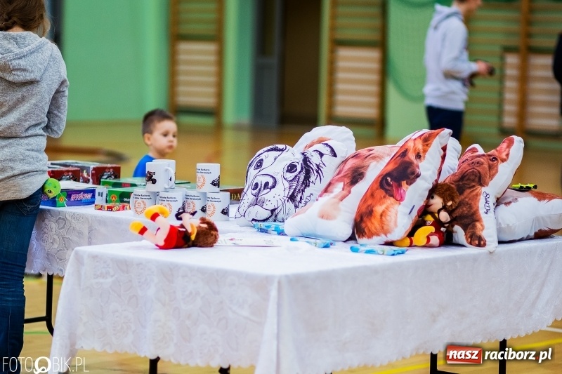 Zdjęcie w galerii na portalu naszraciborz.pl: Mistrzostwa Raciborza Aut Zdalnie Sterowanych oraz zawody na Twistcar w Arenie Rafako wiadomości z regionu