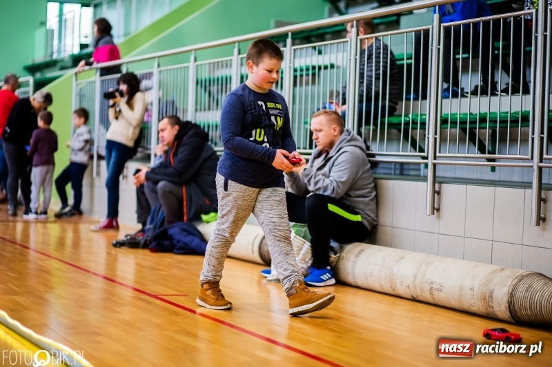 Zdjęcie w galerii na portalu naszraciborz.pl: Mistrzostwa Raciborza Aut Zdalnie Sterowanych oraz zawody na Twistcar w Arenie Rafako wiadomości z regionu