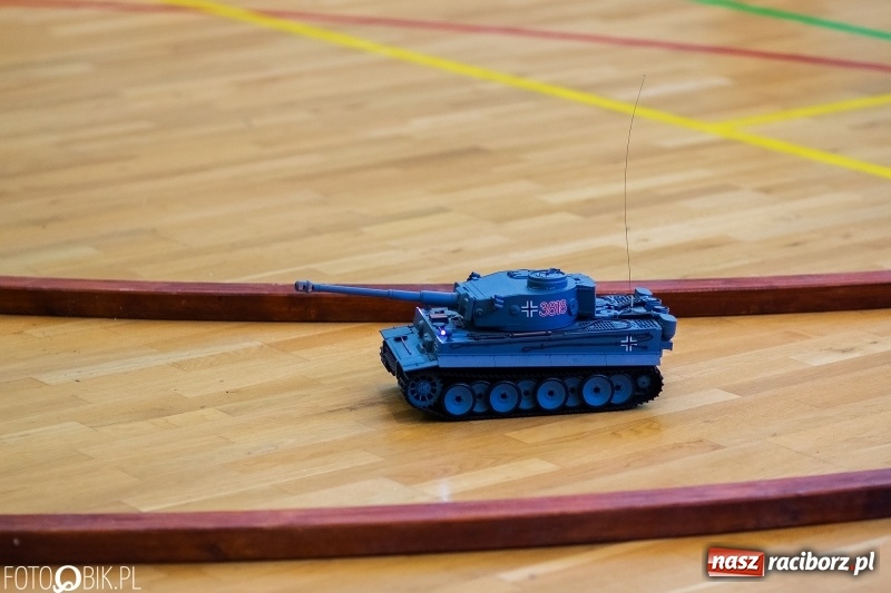 Zdjęcie w galerii na portalu naszraciborz.pl: Mistrzostwa Raciborza Aut Zdalnie Sterowanych oraz zawody na Twistcar w Arenie Rafako wiadomości z regionu