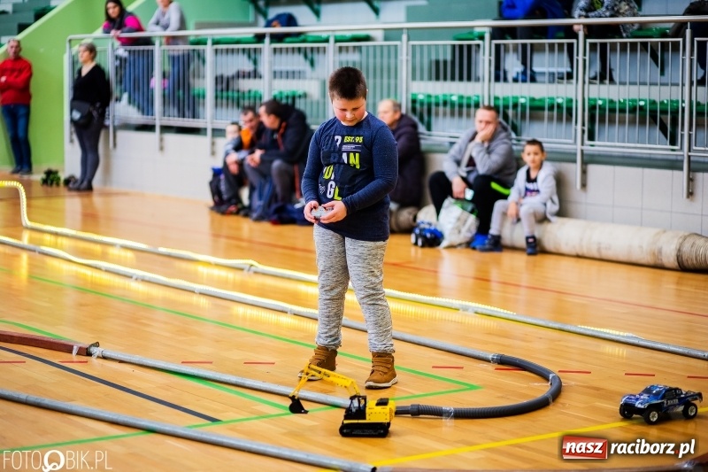 Zdjęcie w galerii na portalu naszraciborz.pl: Mistrzostwa Raciborza Aut Zdalnie Sterowanych oraz zawody na Twistcar w Arenie Rafako wiadomości z regionu
