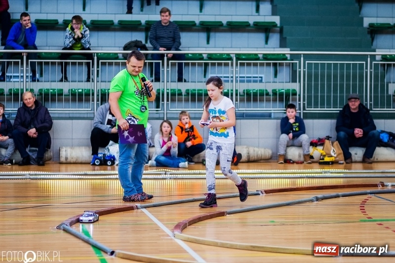 Zdjęcie w galerii na portalu naszraciborz.pl: Mistrzostwa Raciborza Aut Zdalnie Sterowanych oraz zawody na Twistcar w Arenie Rafako wiadomości z regionu