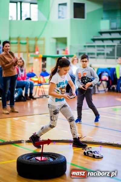 Zdjęcie w galerii na portalu naszraciborz.pl: Mistrzostwa Raciborza Aut Zdalnie Sterowanych oraz zawody na Twistcar w Arenie Rafako wiadomości z regionu