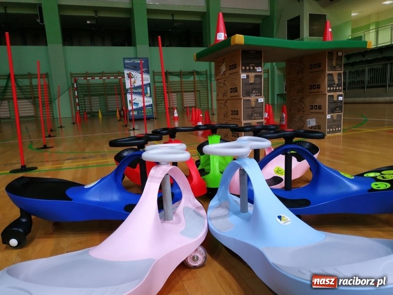 Zdjęcie w galerii na portalu naszraciborz.pl: Mistrzostwa Raciborza Aut Zdalnie Sterowanych oraz zawody na Twistcar w Arenie Rafako wiadomości z regionu