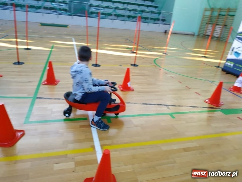 Zdjęcie w galerii na portalu naszraciborz.pl: Mistrzostwa Raciborza Aut Zdalnie Sterowanych oraz zawody na Twistcar w Arenie Rafako wiadomości z regionu