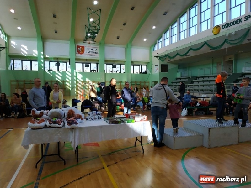 Zdjęcie w galerii na portalu naszraciborz.pl: Mistrzostwa Raciborza Aut Zdalnie Sterowanych oraz zawody na Twistcar w Arenie Rafako wiadomości z regionu