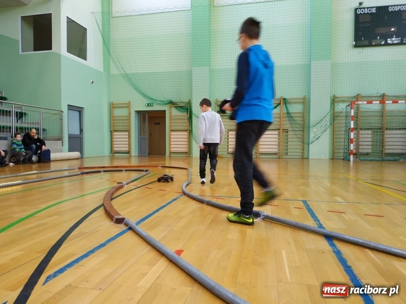 Zdjęcie w galerii na portalu naszraciborz.pl: Mistrzostwa Raciborza Aut Zdalnie Sterowanych oraz zawody na Twistcar w Arenie Rafako wiadomości z regionu