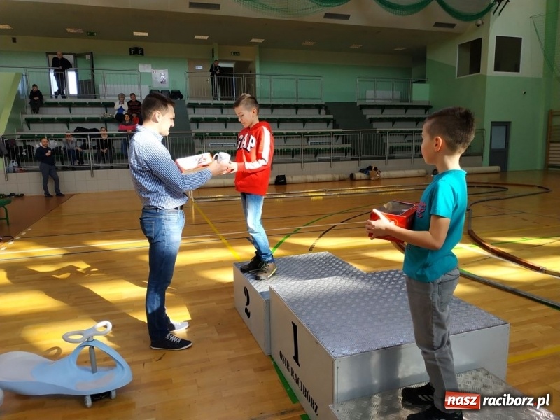 Zdjęcie w galerii na portalu naszraciborz.pl: Mistrzostwa Raciborza Aut Zdalnie Sterowanych oraz zawody na Twistcar w Arenie Rafako wiadomości z regionu