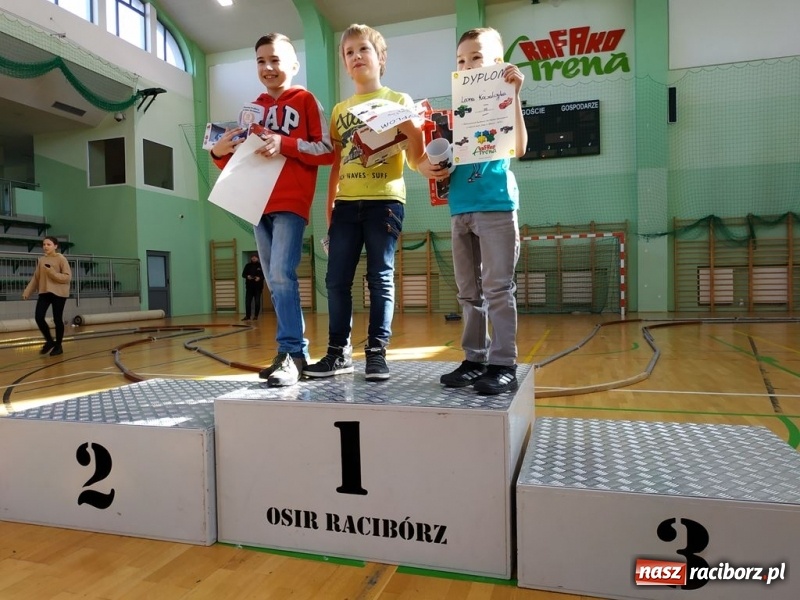 Zdjęcie w galerii na portalu naszraciborz.pl: Mistrzostwa Raciborza Aut Zdalnie Sterowanych oraz zawody na Twistcar w Arenie Rafako wiadomości z regionu