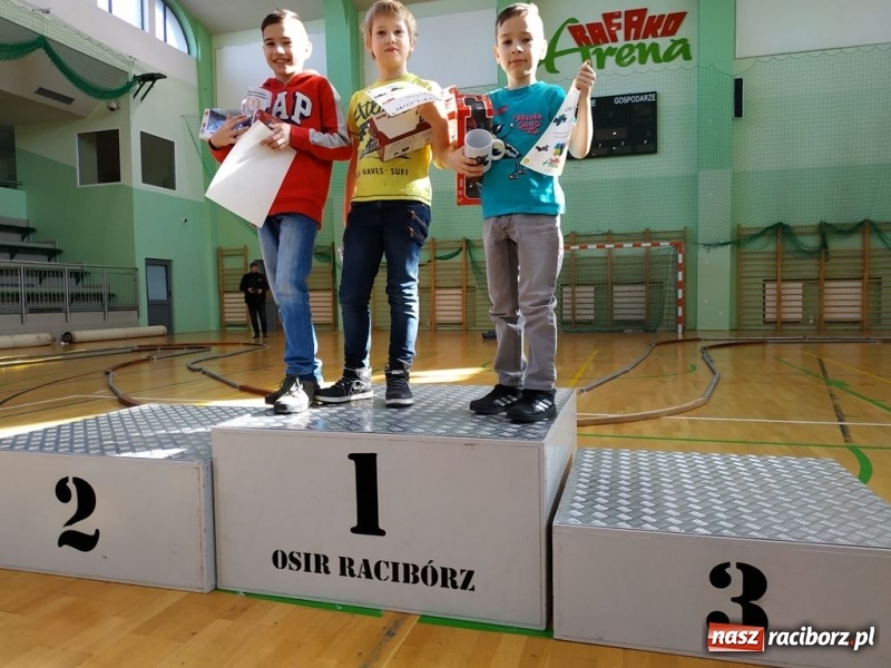 Zdjęcie w galerii na portalu naszraciborz.pl: Mistrzostwa Raciborza Aut Zdalnie Sterowanych oraz zawody na Twistcar w Arenie Rafako wiadomości z regionu