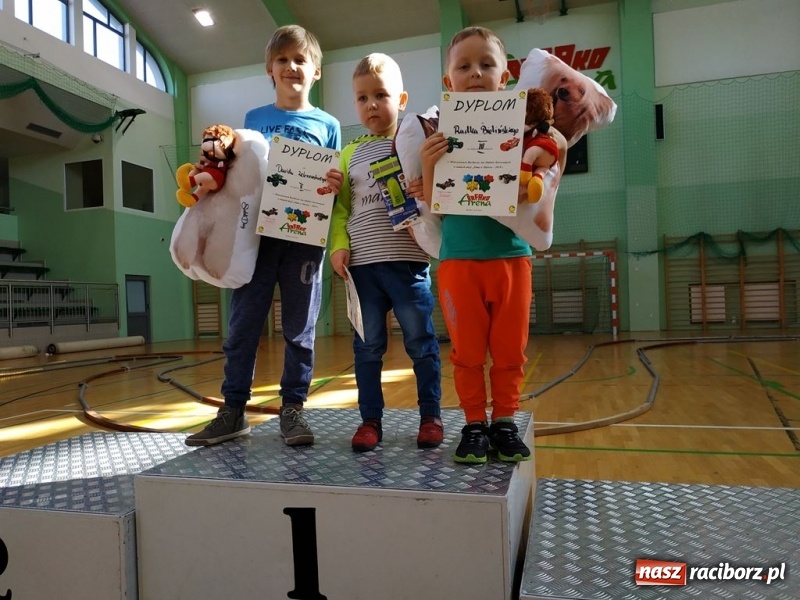 Zdjęcie w galerii na portalu naszraciborz.pl: Mistrzostwa Raciborza Aut Zdalnie Sterowanych oraz zawody na Twistcar w Arenie Rafako wiadomości z regionu