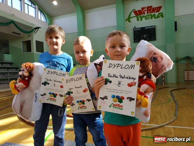 Zdjęcie w galerii na portalu naszraciborz.pl: Mistrzostwa Raciborza Aut Zdalnie Sterowanych oraz zawody na Twistcar w Arenie Rafako wiadomości z regionu