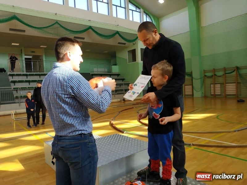 Zdjęcie w galerii na portalu naszraciborz.pl: Mistrzostwa Raciborza Aut Zdalnie Sterowanych oraz zawody na Twistcar w Arenie Rafako wiadomości z regionu
