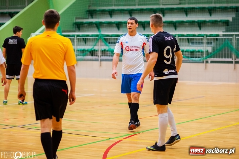 Zdjęcie w galerii na portalu naszraciborz.pl: HLPN: Harpagany zdemolowały Cukiernię wiadomości z regionu