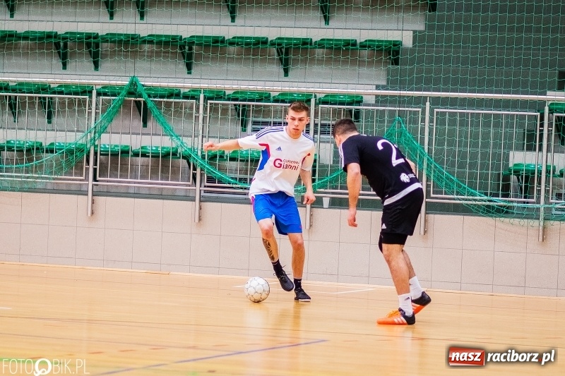 Zdjęcie w galerii na portalu naszraciborz.pl: HLPN: Harpagany zdemolowały Cukiernię wiadomości z regionu