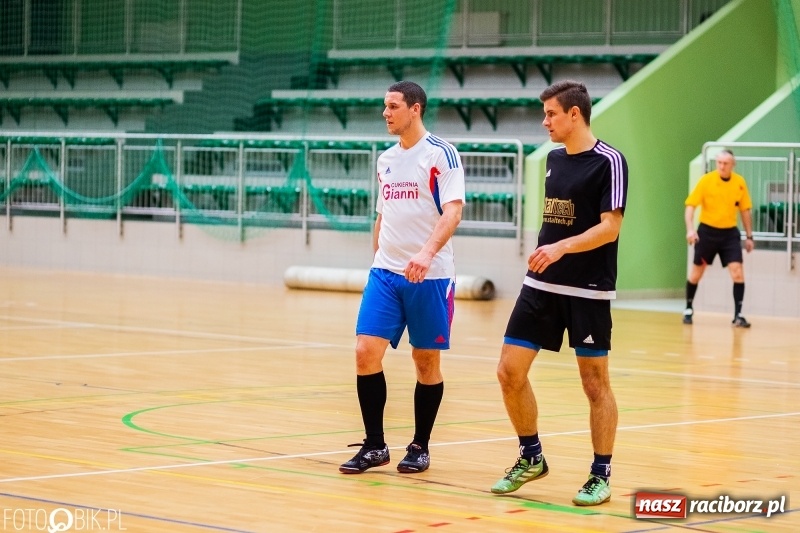 Zdjęcie w galerii na portalu naszraciborz.pl: HLPN: Harpagany zdemolowały Cukiernię wiadomości z regionu