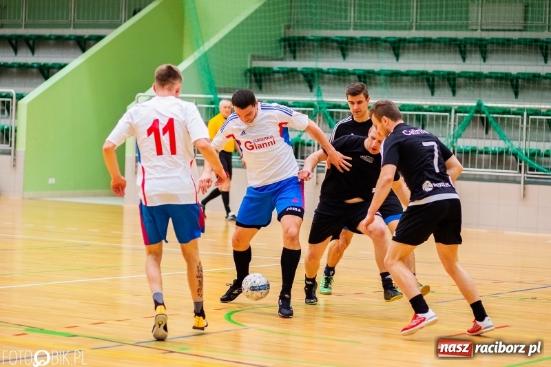 Zdjęcie w galerii na portalu naszraciborz.pl: HLPN: Harpagany zdemolowały Cukiernię wiadomości z regionu