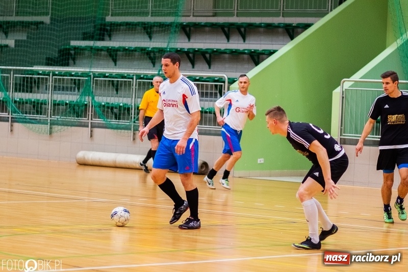 Zdjęcie w galerii na portalu naszraciborz.pl: HLPN: Harpagany zdemolowały Cukiernię wiadomości z regionu