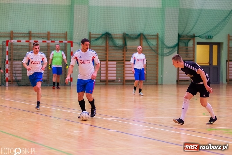 Zdjęcie w galerii na portalu naszraciborz.pl: HLPN: Harpagany zdemolowały Cukiernię wiadomości z regionu