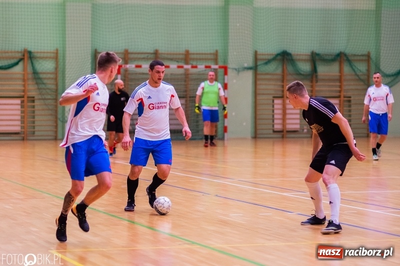 Zdjęcie w galerii na portalu naszraciborz.pl: HLPN: Harpagany zdemolowały Cukiernię wiadomości z regionu