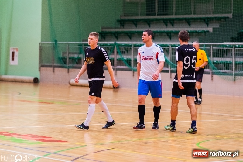 Zdjęcie w galerii na portalu naszraciborz.pl: HLPN: Harpagany zdemolowały Cukiernię wiadomości z regionu