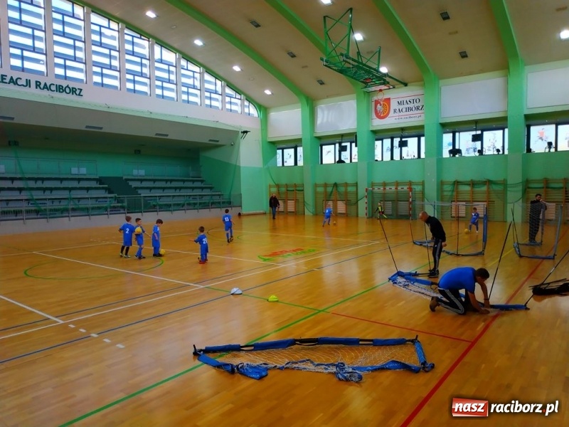 Zdjęcie w galerii na portalu naszraciborz.pl: Turniej piłki nożnej dla najmłodszych w ramach akcji Zima w Mieście wiadomości z regionu