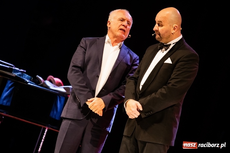 Zdjęcie w galerii na portalu naszraciborz.pl: Waldemar Malicki - Klasyka po bandzie w Raciborskim Centrum Kultury wiadomości z regionu