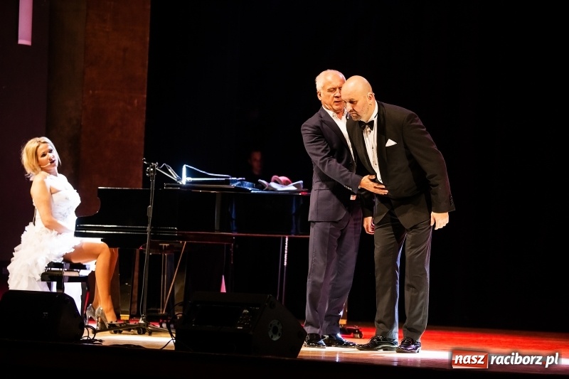 Zdjęcie w galerii na portalu naszraciborz.pl: Waldemar Malicki - Klasyka po bandzie w Raciborskim Centrum Kultury wiadomości z regionu