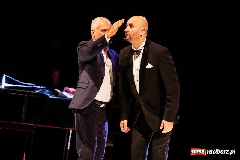 Zdjęcie w galerii na portalu naszraciborz.pl: Waldemar Malicki - Klasyka po bandzie w Raciborskim Centrum Kultury wiadomości z regionu